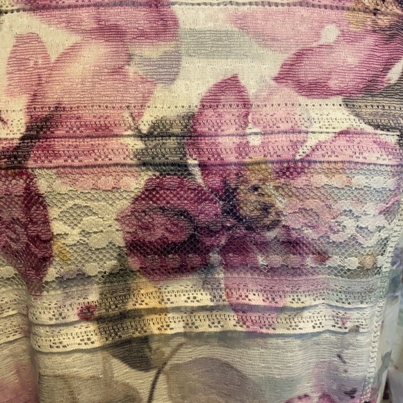 Casual Express Women’s Top M Cream Wine Green NWT - Picture 3 of 8